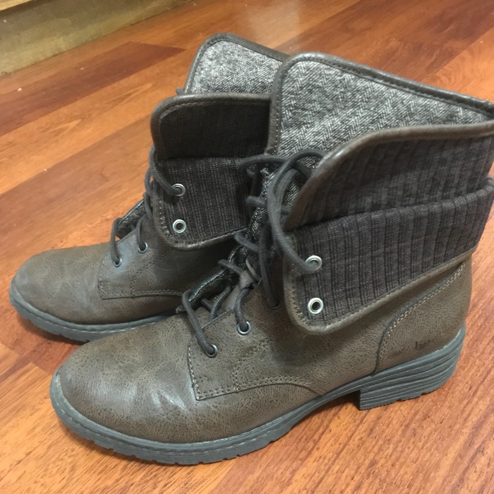 Boc brown boots.